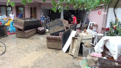 saganak yagmur -  Sel bir mahalleyi böyle sular altında bıraktı Videosu