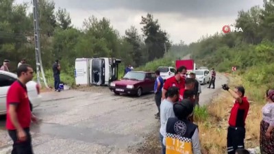 elektrik diregi -  Tarım işçilerini taşıyan kamyonet devrildi: 11 yaralı Videosu