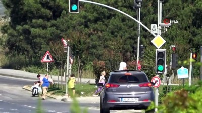 tehlikeli yolculuk -  Arnavutköy’de sunroof'tan çıkan çocuğun tehlikeli yolculuğu kamerada Videosu