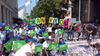 futbol takimi - New York'ta Kovid-19 ile mücadele eden temel hizmet çalışanları onuruna geçit töreni düzenlendi Videosu