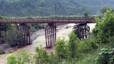 SAKARYA - Selde zarar gören Beldibi Köprüsü ulaşıma kapatıldı