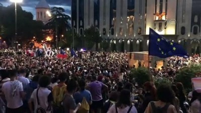 parlamento - TİFLİS - Gürcistan'da yaralanan gazeteciler için dayanışma gösterisi düzenlendi Videosu