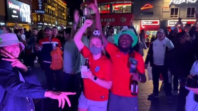 ingiltere - LONDRA - İngiltere Milli Takımı'nın EURO 2020'de finale çıkması coşkuyla kutlandı (2) Videosu