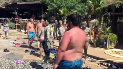 mavi yengec - MUĞLA - Dalyan'da çamur banyoları ve İztuzu plajı turistlerin vazgeçilmezi oldu Videosu