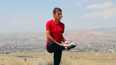 lise ogrencisi - VAN - Milli atlet Nevin İnce, 20 Yaş Altı Avrupa Şampiyonası'ndan altın madalyayla dönmeyi hedefliyor Videosu