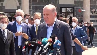 cumhurbaskanligi -  Cumhurbaşkanı Erdoğan, teröristlerin yakıp devletin onardığı Kurşunlu Camii'nde cuma namazı kıldı Videosu