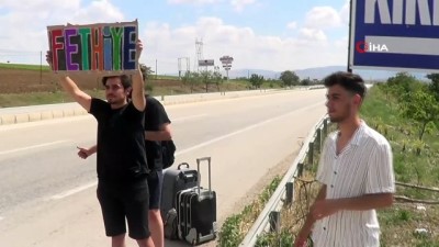 pazarci -  Kayseri’den Fethiye’ye otostopla tatile gidiyorlar Videosu
