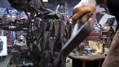 sanat eseri -  Topladığı hurda parçaları robot heykeline dönüştürüyor Videosu