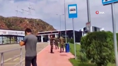 sinir kapisi -  - Azerbaycan’ın Türkiye'ye yolladığı yardım konvoyu Gürcistan’da Videosu