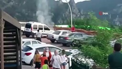 kalaba -  Park halindeki araç dakikalar içerisinde alevlere teslim oldu Videosu