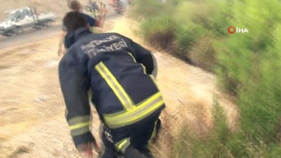 siddetli ruzgar -  Tehlikeye aldırış etmeden yangına böyle müdahale ettiler Videosu
