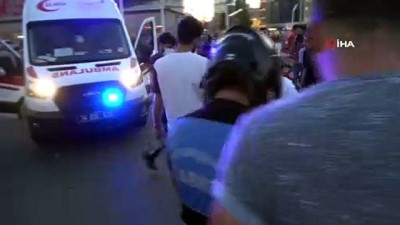 masaj -  Taksim Meydanı’nda yere yığılan kalp hastası gence ilk müdahaleyi vatandaşlar yaptı Videosu