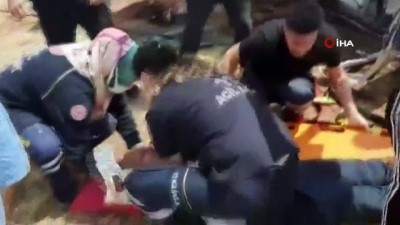 ticari arac -  Trafik kazasında yaralananları vatandaşlar güneşten korudu Videosu