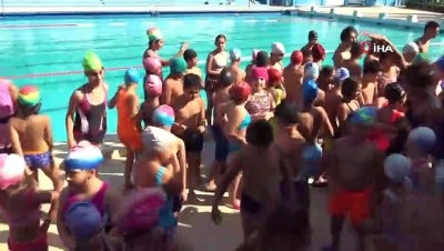 yuzme havuzu - Yüzme Bilmeyen Kalmasın Projesi ile Hataylı çocuklar yüzme öğreniyor Videosu