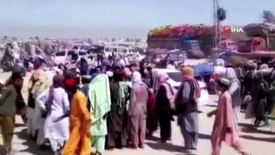sinir kapisi -  - Pakistan, Taliban'ın kontrolündeki Afganistan sınırını yeniden açtı Videosu