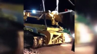  Sivas’ta heyelan yol kapattı