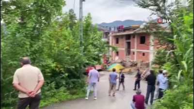 agir yarali -  Trabzon’un Of ilçesinde inşaat halindeki bir evin çatısına yıldırım düştü: 2 ağır yaralı Videosu
