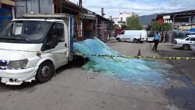 osmanpasa -  Üzerine cam blok devrilen camcı ölümden döndü Videosu