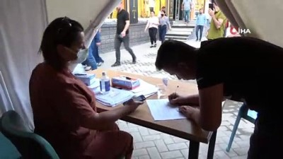 aritas -  Yüksekovalılar 'Mavi'den çıkmamak için her şeye rağmen aşılarını yapıyorlar Videosu