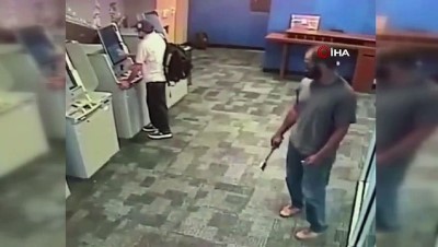 saldiri -  - ATM’de işlem yaparken baltalı saldırıya uğradı Videosu