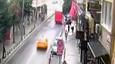 akalan -  Taksim’de akılalmaz olay: Tarihi şamdanı çalıp hurda fiyatına sattı Videosu