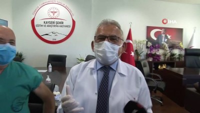  Vekilin aşısını doktor belediye başkanı yaptı