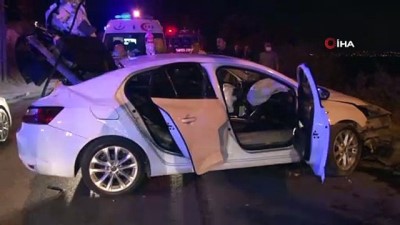 trafik kazasi -  Otomobil bariyerlere ok gibi saplandı: 4 yaralı Videosu