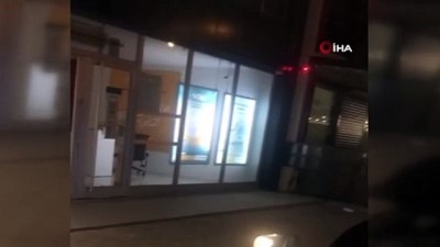 trafik polisi -  Plakasını cerrahi maskeyle kapattı, trafik polisini kaskla yaralayıp böyle kaçtı Videosu