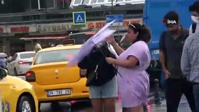 saganak yagis -  Taksim’de aniden bastıran sağanak yağış vatandaşlara zor anlar yaşattı Videosu