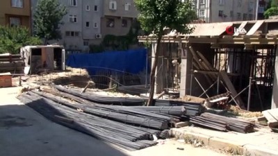 insaat alani -  Bağcılar'da inşaatın temel duvarı böyle çöktü Videosu