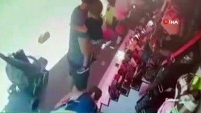 bebek arabasi -  Fatih’te hırsızın turistlerin çantasını bebek arabasından çaldığı anlar kamerada Videosu