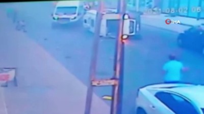 minibus kazasi -  Ümraniye’deki minibüs kazası kamerada: 1 ölü, 6 yaralı Videosu