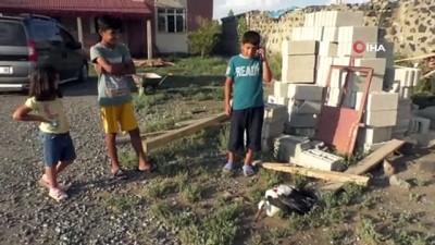 leylek yuvasi -  Yuvadan düşen leyleğe çocuklar sahip çıktı Videosu