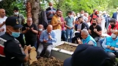 cenaze -  Bakan Soylu selde hayatını kaybeden öğretmenin cenazesinde dua etti Videosu