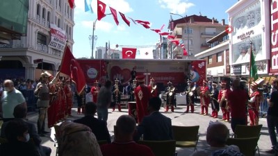  Binali Yıldırım ve Başkan İsmet Yıldırım, Ümraniye'de aşure etkinliğine katıldı