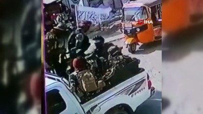 bisiklet -  - Taliban'ın Afganistan bayrağı taşıyanlara müdahalesi kamerada Videosu