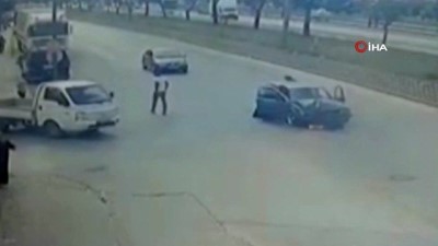 esnaf -  Kamyonete çarpan otomobil kaza sonrası alev aldı...O anlar kameralara yansıdı Videosu