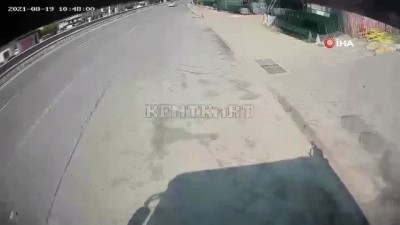 belediye otobusu -  Otobüs şoförü, yola giren yavru köpeği ezilmekten böyle kurtardı Videosu