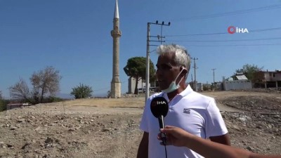 ilginc goruntu -  Yangında hasar gören cami yıkıldı, minaresi kaldı Videosu
