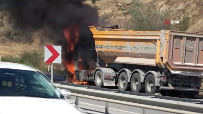  Kırklareli’nde seyir halindeki hafriyat kamyonu alev alev yandı Videosu