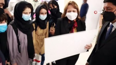 siginmaci -  - Afgan robotik ekibi üyeleri sığınmacı olarak Meksika'ya getirildi Videosu