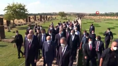  Cumhurbaşkanı Erdoğan, Ahlat'ta Selçuklu mezarlığını ziyaret etti