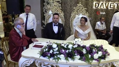 memur -  Evlilik sorusuna arkadaşlarına danışarak cevap veren damat güldürdü Videosu