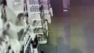 hirsiz -  İş yerindeki kapüşonlu hırsız güvenlik kamerasına yakalandı Videosu