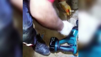 kanalizasyon -  Kanalizasyon gider borusuna sıkışan yavru kediyi itfaiye kurtardı Videosu