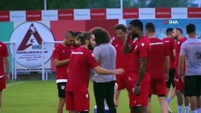 parmak - Mehmet Altıparmak: “Futbolcuya değil, takıma dayalı düzenimiz var” Videosu