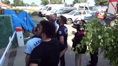 polis ekipleri -  Metruk binanın çatısına çıkan şahıs, polisin çevikliği sayesinde aşağıya indirildi Videosu