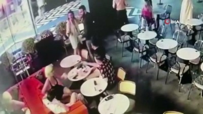 kamera kaydi -  Neşet Ertaş’ın türküsüne yaptığı cover ile tanınan Begüm Polat’a saldırı anı kamerada Videosu