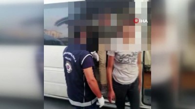 gocmen kacakciligi -  TEM'de durdurulan minibüste 21 kaçak göçmen yakalandı Videosu