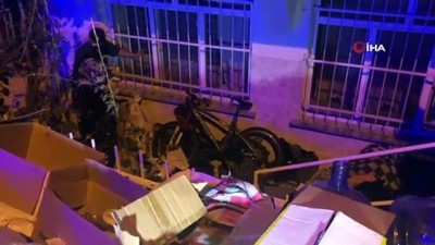 zabita -  3 kişilik aile eşyalarıyla birlikte evden atıldı Videosu